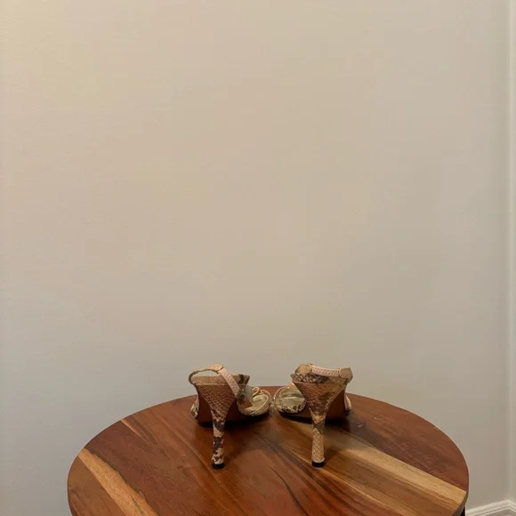 Stuart Weitzman Beige and Brown Heels Size 10 - Picture 4 of 7